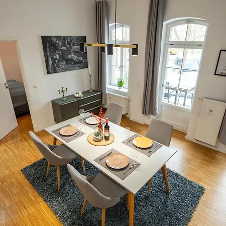 Sweethome - Luxus Pur - Grosse Kueche, Terrasse, Stellplatz, Wifi Daire Halle (Saale)